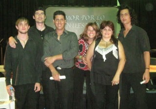 El grupo “Los manantiales” para el cierre de una noche inolvidable. También en la foto Susy Cabral.