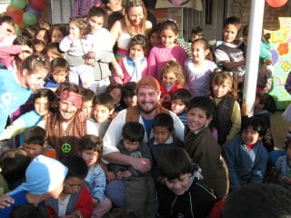 El próximo domingo 13 de mayo, se realizará de 10 a 18 hs. en la quinta de la Cooperativa Telefónica (Sarmiento entre Francia y Alemania, Villa Blanca) el Primer Encuentro de Autos Derqui, a total beneficio de la construcción del salón del merendero en el barrio Sansouci.