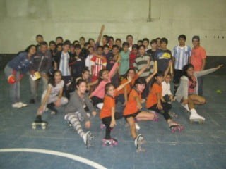 Fútbol, patín, tae kwon-do y folclore, son algunas de las actividades que se llevan adelante en esta institución de Del Viso