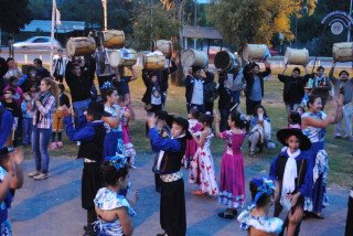 Salida jueves 14 de julio a las 19:30 hs. hasta el domingo. El encuentro incluye talleres, paseos, almuerzo, vigilia de la marcha en el patio del indio, ser parte de la marcha de los bombos desde lo de Froilán González donde también habrá fiesta, cena, baile y guitarreada. El domingo se dará el encuentro de vidaleros y quichuistas y el abrazo de bombo. Reservas: Juani Rojas 011-15-5959-7833, Romina Terroba 011-15-6854-7061. E-mail juanileguero87@gmail.com / rominacitlali@gmail.com.