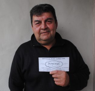 Les informamos que de los 200 lugares sólo quedan 50 disponibles. No te duermas, los tarjeteros de esta gala son: Rodrigo Fulgueiras (Perfumería Aromas), Diego Castillo (AC Recepciones), Gastón Acuña (Confort Dacar) y Victor Koprivsek (Periódico El Apogeo).