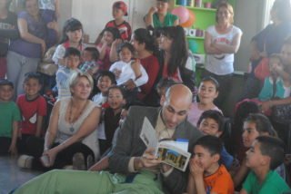 Merendero Chicos Felices y una tarde de regalos. También hubo teatro de la mano de Iván Larroca, amigo del club de circo Media Vuelta (Del Viso) y la cooperativa educativa Plumerillos (Los Laureles, Derqui). Colaboraron además panadería Tía Chona, familia Castillo, Fundación Creciendo en Pilar, Loli Kids, Repuestos Mendoza, El Apogeo, Federico Achaval, Lourdes y Lucía. Una fiesta inolvidable.