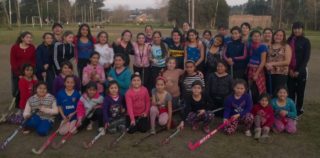 Las chicas del taller de hockey La Martona de Vicente Casares realizaron actividades deportivas y conocieron a algunas ex Leonas.