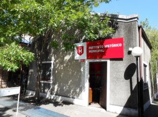 Dirección: Estrada 17, Haedo. Tel: (011) 4650-2580. Mail: moronhistorico@hotmail.com. Facebook: Morón Histórico. Web: www.historiamoron.wordpress.com