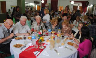 Les Quatre Barres, Casal Catalán. Machado 1560, Castelar. Tel.: 4627-0504 / 5434-8117. Próximas paellas: 11 de junio, 9 de julio, 13 de agosto, 10 de septiembre, 1 de octubre, 5 de noviembre y 3 de diciembre. (Llamar antes para reservar.)