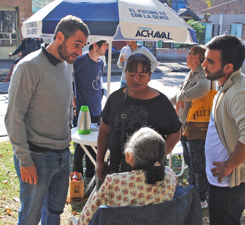 Federico Achaval caminó Derqui y se presenta como la alternativa joven dentro del peronismo.
