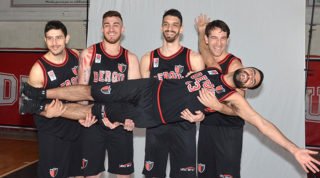 Importantes sponsors hacen posible que el Club Derqui esté en las grandes ligas nacionales como es el caso del Banco Provincia. Con una presentación de lujo los muchachos se lucieron ante las cámaras de Circo Visuales para darle un marco imponente al primer Media Day con filmaciones cinematográficas en full HD.