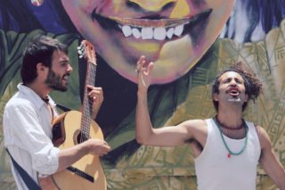 Juan Manuel Gacio y Gonzalo Villareal, dos de los integrantes de Maracaracol Teatro. “Las políticas públicas culturales no son suficientes ni las más adecuadas. La expresión cultural no ocupa un lugar interesante en el sentido común de la gente.”