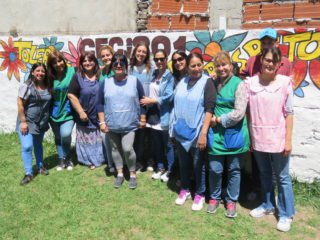 En octubre el CEC cumplió 25 años de vida. Actualmente su matrícula es de 210 alumnos entre 3 y 15 años repartidos en 8 secciones, 4 en el turno mañana y 4 en el turno tarde. En la foto, parte del equipo de trabajo junto a su directora Graciela Lucena. https://www.youtube.com/watch?v=RL8GX_ibI8s