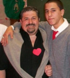 Alejandro Coronel, profe y vecino. A toda su familia en nombre de quienes hacemos desde hace casi 10 años El Apogeo, le mandamos nuestro sincero y afectuoso abrazo.