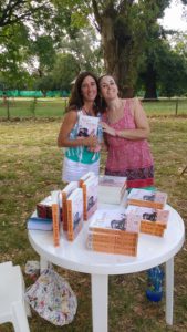 María Cecilia Buscalia compró el libro de los Zapp, Atrapa tu sueño, dedicado por Candelaria.