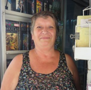 “Que pongan un semáforo en la esquina de Av. de Mayo y San Martín, es un peligro para los chicos de la escuela 11 y los abuelos que van al PAMI”, Elsa.